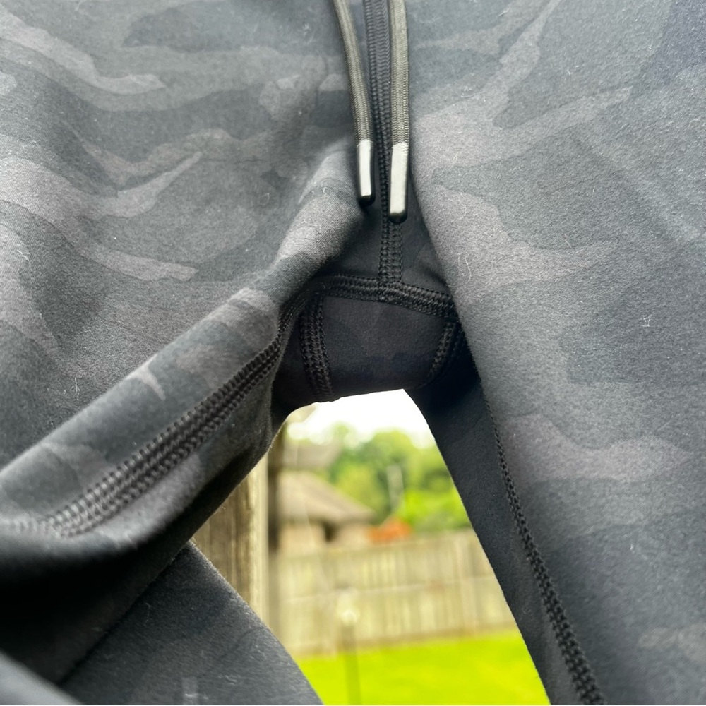 Vuori Daily Legging - Black Camo women’s S - Picture 8 of 10
